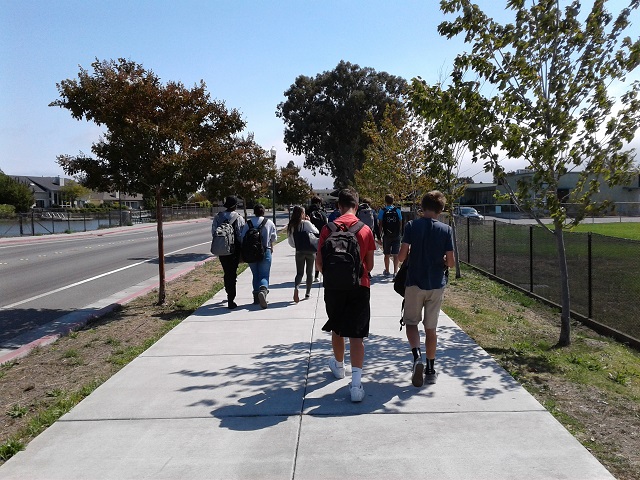 Kids_walking_back_to_school